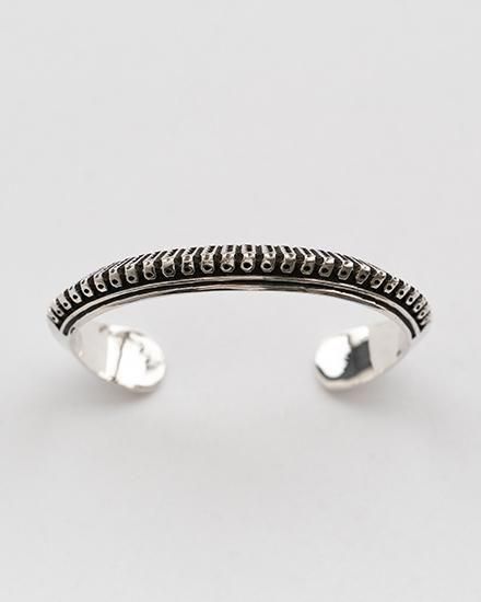 Navajo Lyle Secatero スタンプワーク トライアングルバングル Indian Jewelry】Navajo『Lyle Secatero』Triangle Stamp Bangle ①