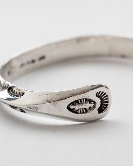Navajo Lyle Secatero スタンプワーク トライアングルバングル Indian Jewelry】Navajo『Lyle Secatero』Triangle Stamp Bangle ②