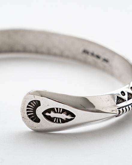 Navajo Lyle Secatero スタンプワーク トライアングルバングル Indian Jewelry】Navajo『Lyle Secatero』Triangle Stamp Bangle ③