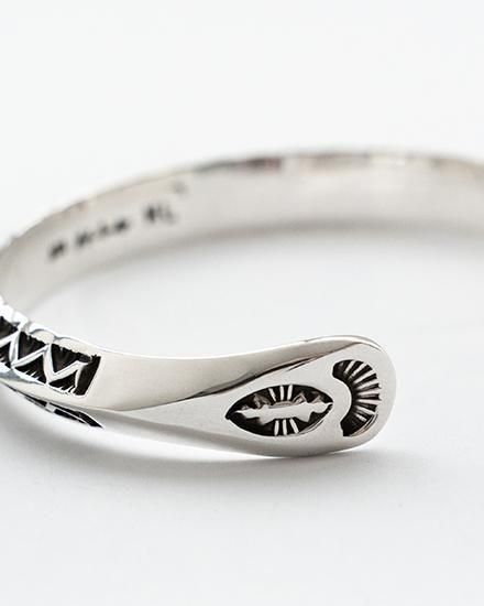Navajo Lyle Secatero スタンプワーク トライアングルバングル Indian Jewelry】Navajo『Lyle Secatero』Triangle Stamp Bangle ④