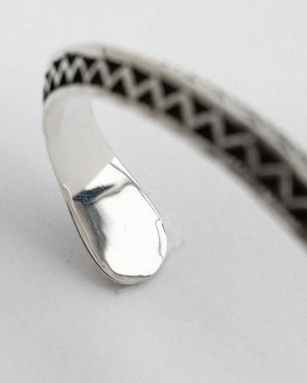 Indian Jewelry】Navajo『Lyle Secatero』Triangle Stamp Bangle ④