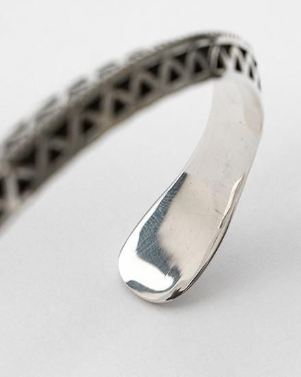 Navajo Lyle Secatero スタンプワーク トライアングルバングル Indian Jewelry】Navajo『Lyle Secatero』Triangle Stamp Bangle ③