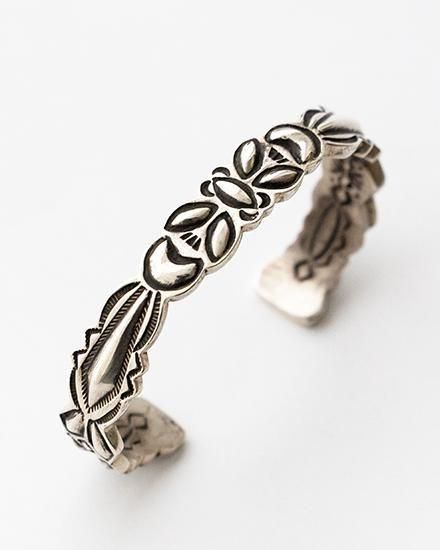 Indian Jewelry】Navajo『RAY ADAKAI』Double Stamp Bangle