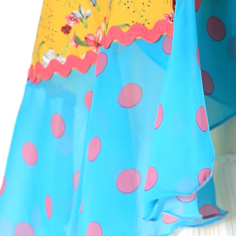 フラメンコの巻きスカートは、MariQuitaで。