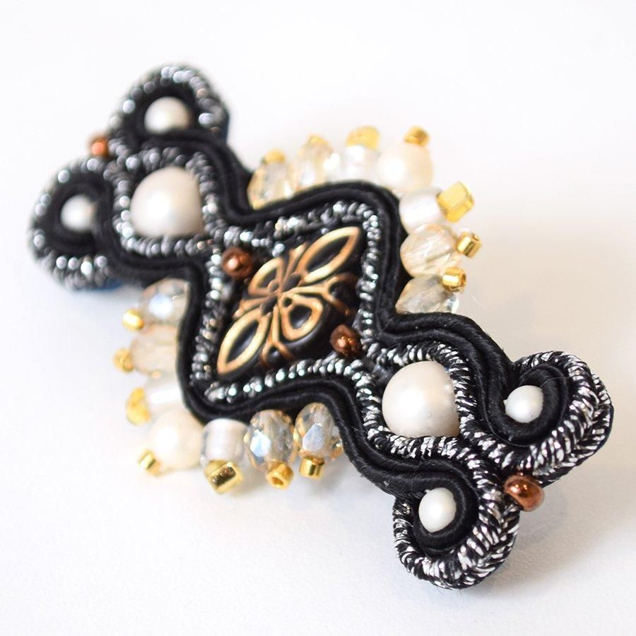 新作　フラメンコ　シージョ留め　ビジュー　ブローチ　発表会　黄緑　ゴールド 新作 フラメンコ シージョ留め ビジュー ブローチ 発表会 黄緑