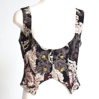 洗練のフラメンコ衣装は、MariQuita で。