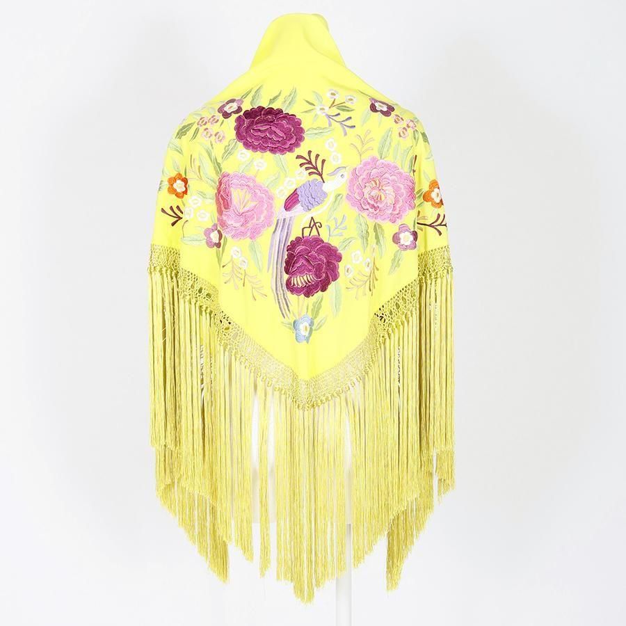 フラメンコ用マントンや、シージョはMariQuitaで。