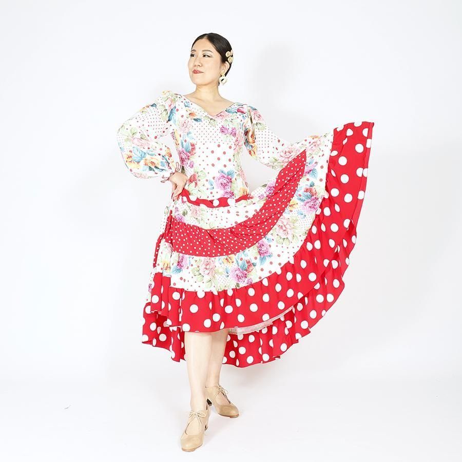 洗練のフラメンコ衣装は、MariQuita で。