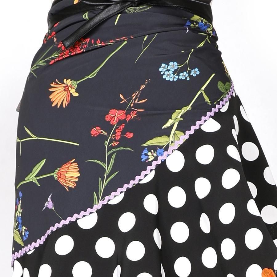 フラメンコの巻きスカートは、MariQuitaで。