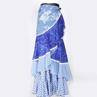 フラメンコの巻きスカートは、MariQuitaで。