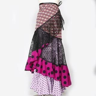 フラメンコの巻きスカートは、MariQuitaで。