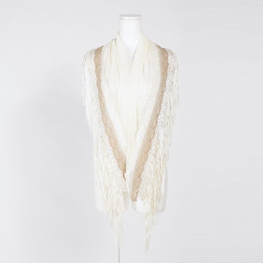 フラメンコ用マントンや、シージョはMariQuitaで。