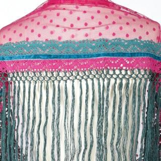 フラメンコ用マントンや、シージョはMariQuitaで。