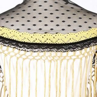 フラメンコ用マントンや、シージョはMariQuitaで。