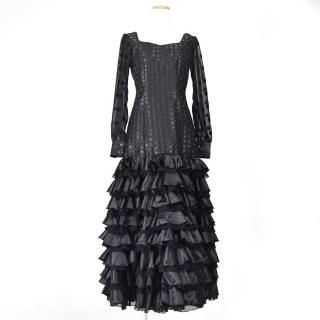 フラメンコの衣装、ドレス、ワンピースならMariQuitaで。