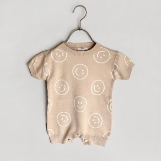 <img class='new_mark_img1' src='https://img.shop-pro.jp/img/new/icons7.gif' style='border:none;display:inline;margin:0px;padding:0px;width:auto;' />HUNTER+ROSE | TAN SMILEY RUE ROMPER | 3-6m1-2y
