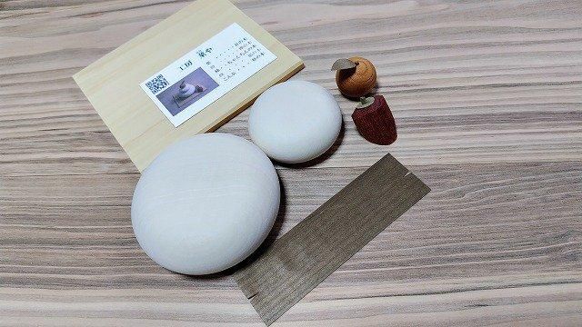 お鏡様 小 （木製鏡餅） - 工房菜や｜天然木のスプーン・木の