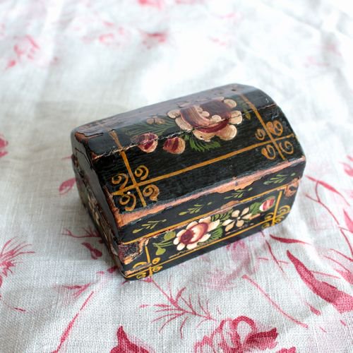 フランスアンティーク雑貨】お花のペイントの小さな木箱 雑貨入れ