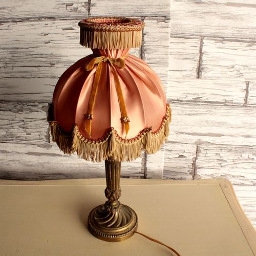 フランスアンティーク雑貨】黄銅のランプとピンクのランプシェード