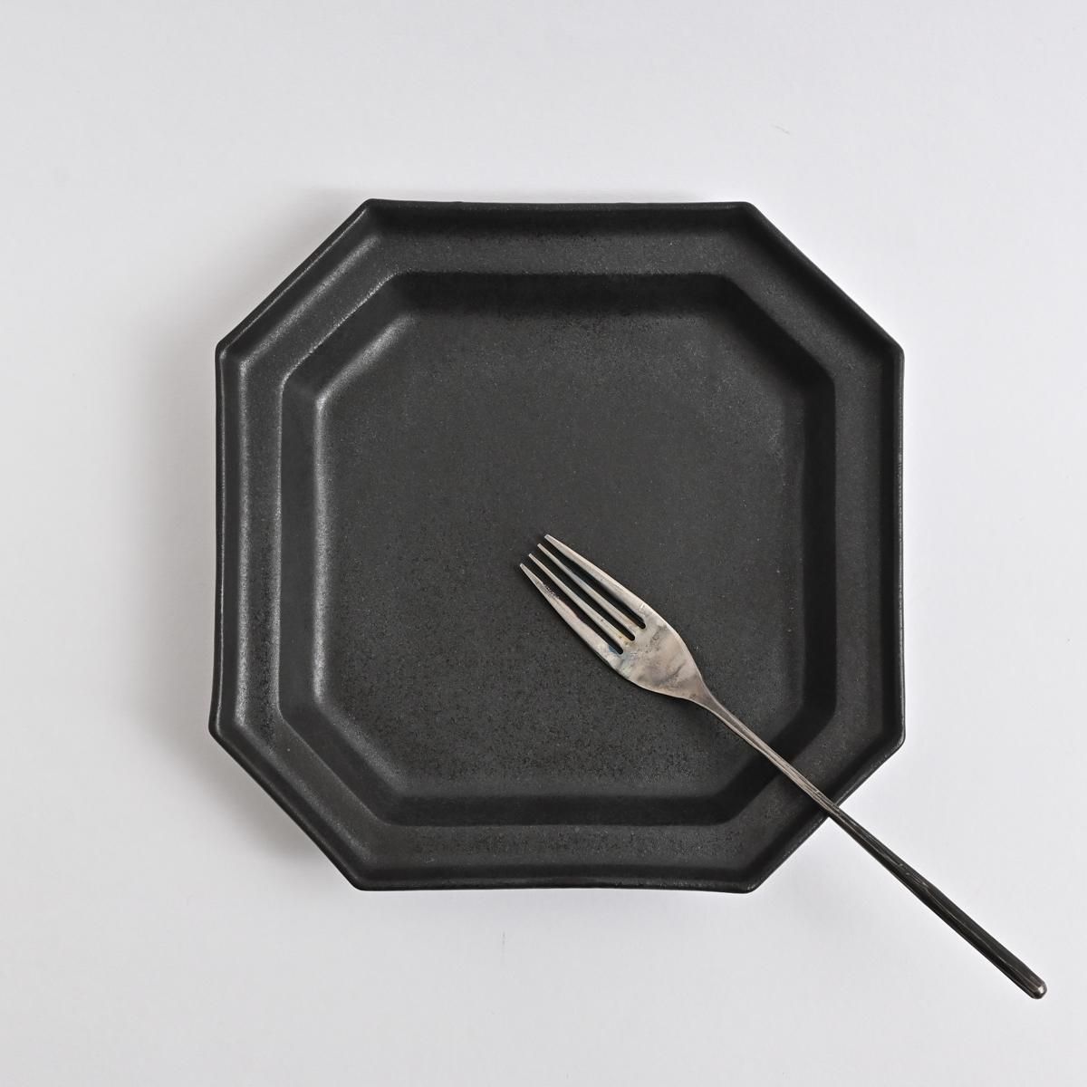 山本拓也 黒 八角皿M 17.5cm角 高さ2.8cm| 作家もの和食器の 山本拓也 黒 八角皿M 17.5cm角 高さ2.8cm| 作家もの和食器の