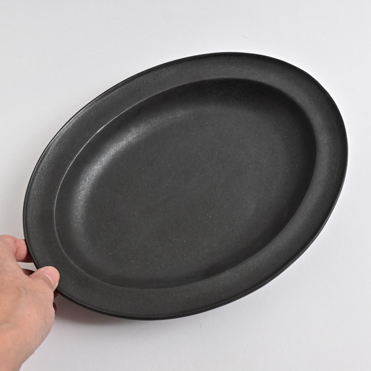 山本拓也 黒 オーバル皿 L φ27cm×21cm 高さ3.5cm| 百福 山本拓也 黒 オーバル皿 L φ27cm×21cm 高さ3.5cm| 百福
