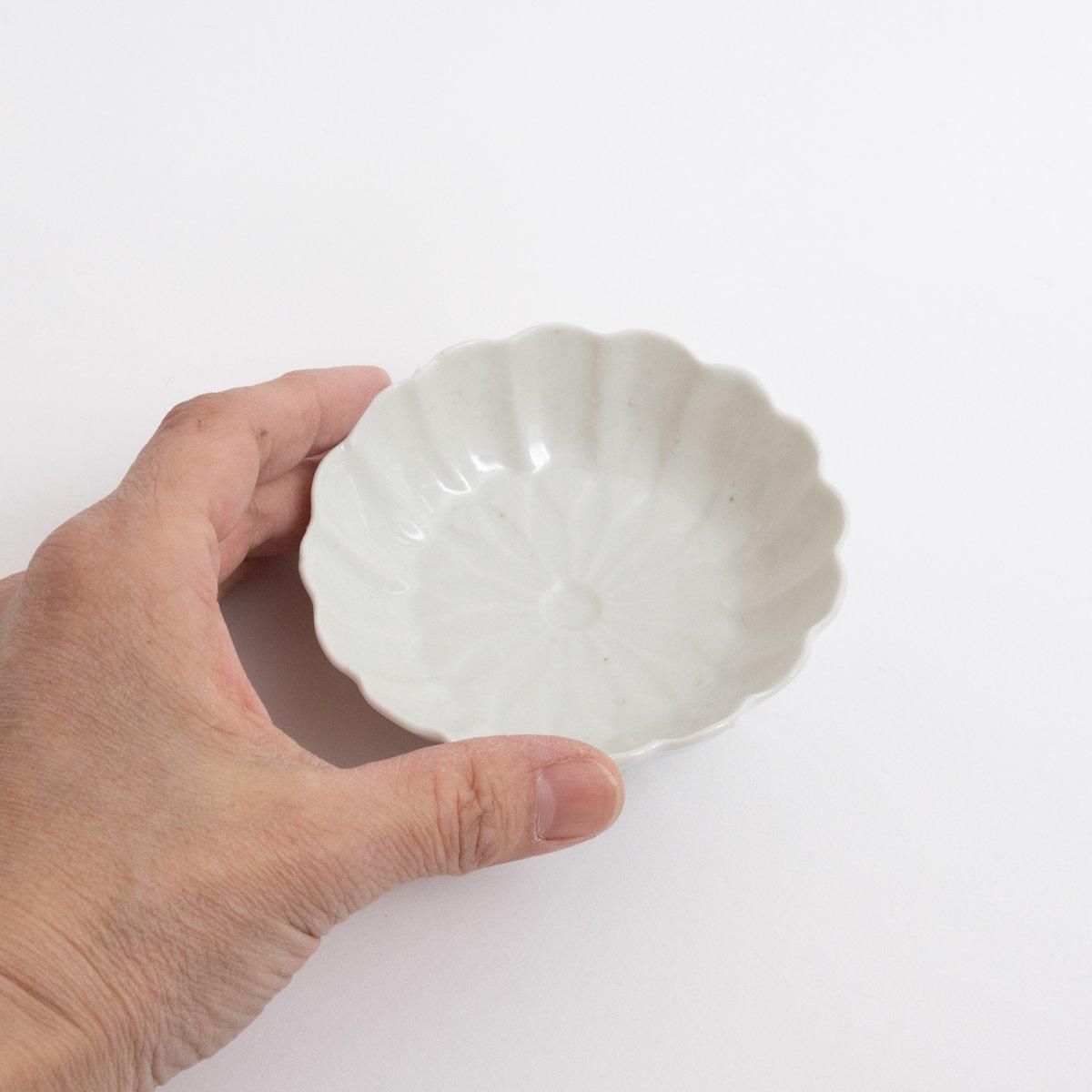 柳川謙治 白磁菊華輪花豆鉢 φ9cm H3.3cm｜ 百福オンラインショップ