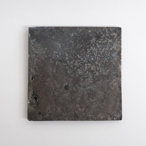 八田亨　黒掛tile plate 正方中　18.5cm×19cm　H1.3cm