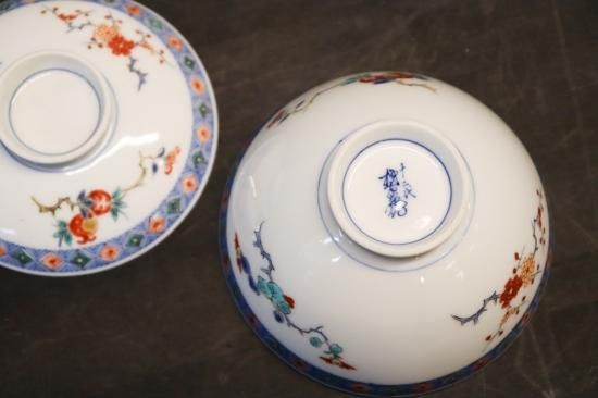 十二代　酒井田柿右衛門　染錦渕地紋柘榴梅菊画　御飯茶碗　3客 十二代 酒井田柿右衛門 染錦渕地紋柘榴梅菊画