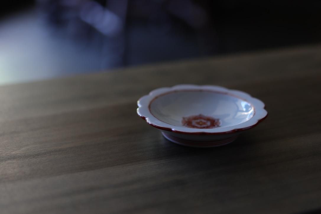 種田真紀 赤絵細描華文 豆豆皿 - 器まるかく｜オンラインショップ