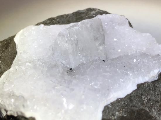 50％OFF インド産ヒューランダイトonカルセドニー 155g - stone