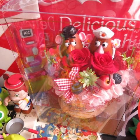 ポテトヘッド入り 花 フラワーケーキのプリザーブドフラワー ケース付き ポテトヘッド入り 花 フラワーケーキのプリザーブドフラワー ケース付き