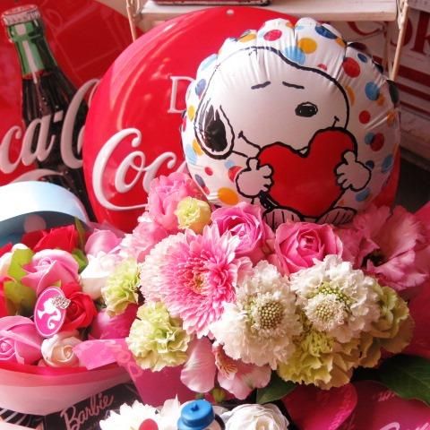 誕生日プレゼント スヌーピー入り フラワーアレンジメント バルーン入り 誕生日プレゼント スヌーピー入り フラワーアレンジメント バルーン入り
