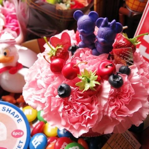 ディズニーのキャラクターが入った かわいいお花のギフトです ディズニーのキャラクターが入った かわいいお花のギフトです