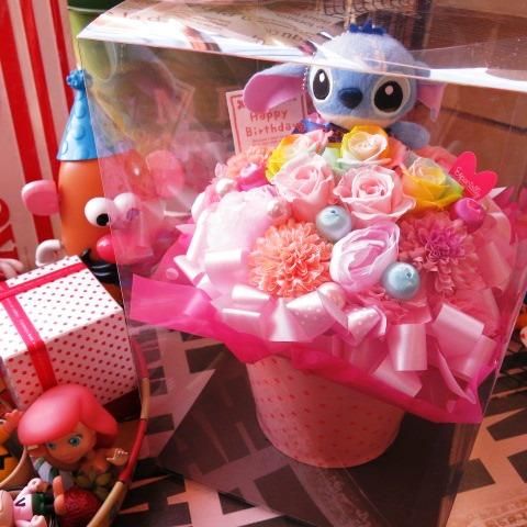スティッチ ぬいぐるみ 花 フラワーギフト レインボーローズ入りプリザーブドフラワー ケース付き