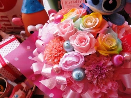 スティッチ ぬいぐるみ 花 フラワーギフト レインボーローズ入りプリザーブドフラワー ケース付き