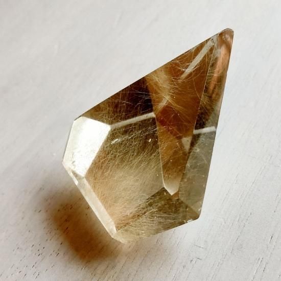 最高品質・ラビットヘアルチルクォーツ原石(オーストラリア産) - 金属