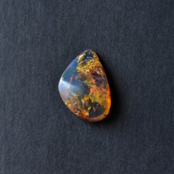 アンバー（琥珀） - 天然石・パワーストーンのルース、クリスタル 
