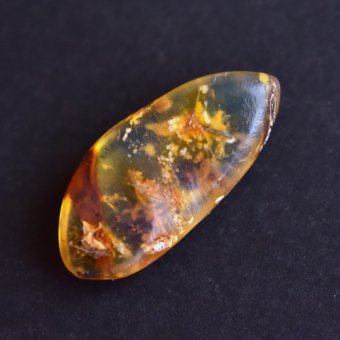 アンバー（琥珀） - 天然石・パワーストーンのルース、クリスタル 