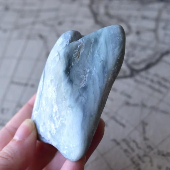 水晶原石ツルツルスベスベ