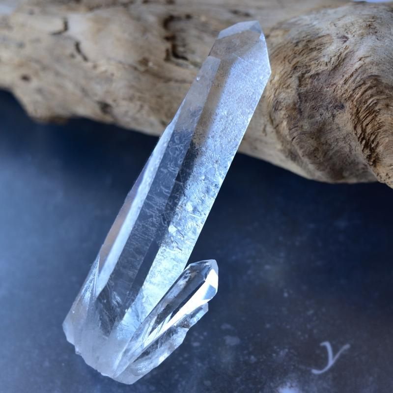 ブラジル ミナスジェライス州産水晶 ポイント 約217.9g ブラジル ミナスジェライス州 コリント産 水晶 ポイント