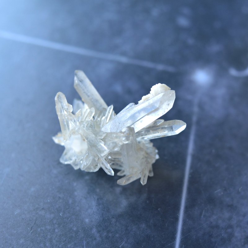 クォーツ・クラスター　ドロマイト　パイライト　Botanical quartz　ブルガリア・マダン鉱山産　4.7g/ 鉱物・水晶原石 
