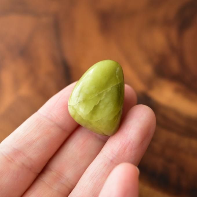 岫玉(しゅうぎょく) Xiuyan Jade 中国遼寧省産 15g/ タンブル 岫玉(しゅうぎょく) Xiuyan Jade 中国遼寧省産 15g/ タンブル