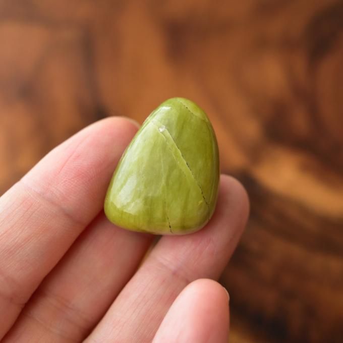 岫玉(しゅうぎょく) Xiuyan Jade 中国遼寧省産 15g/ タンブル 岫玉(しゅうぎょく) Xiuyan Jade 中国遼寧省産 15g/ タンブル