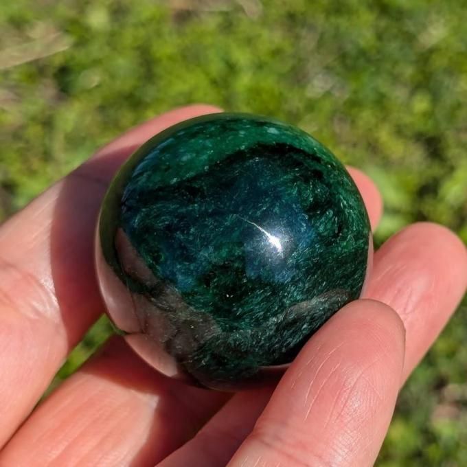 ロシア翡翠 ロシアンジェダイド 深淵 翡翠輝石 ロシア産 68g