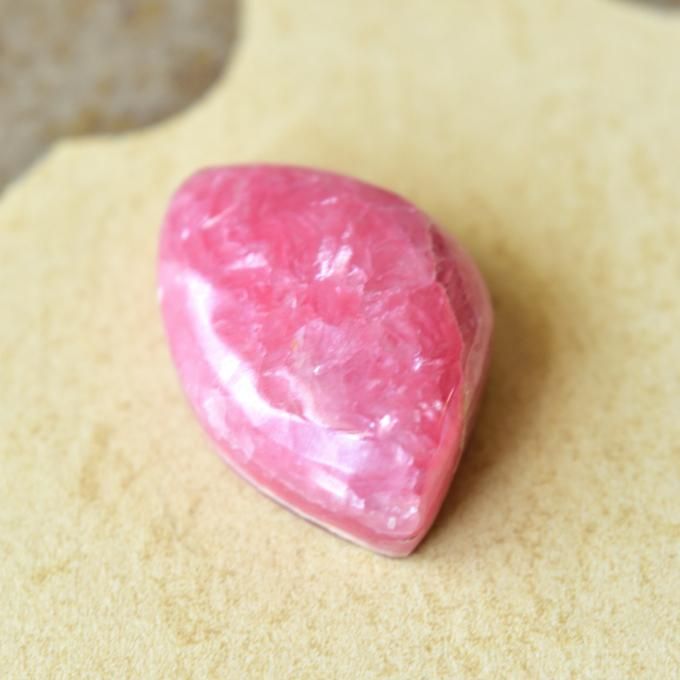 ロードクロサイト（インカローズ） 桃の香り ペルー産 37cts./ ルース