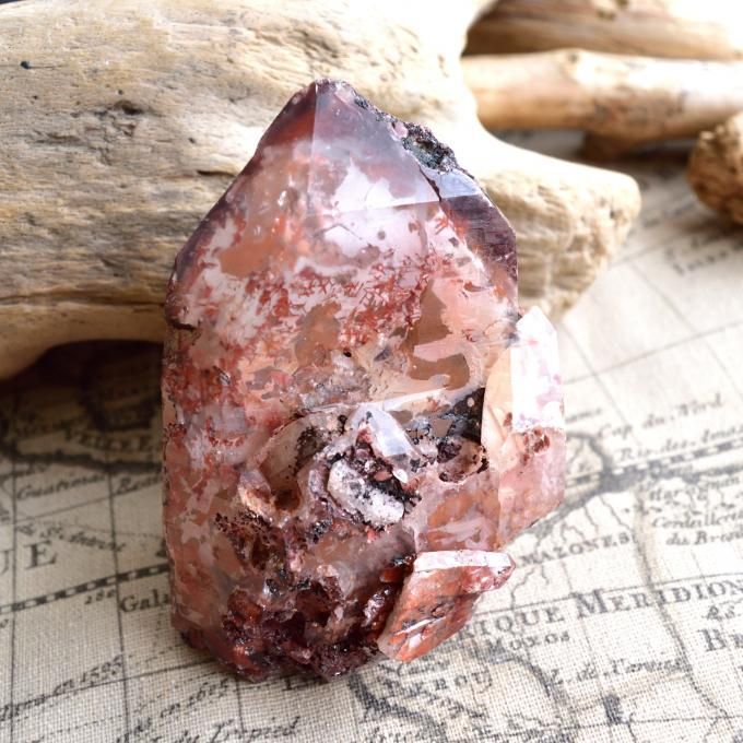 ゴンド・クォーツ エレスチャル ファントム ヘマタイト・イン