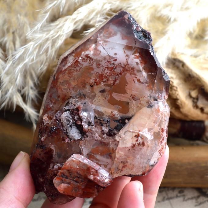 ゴンド・クォーツ エレスチャル ファントム ヘマタイト・イン