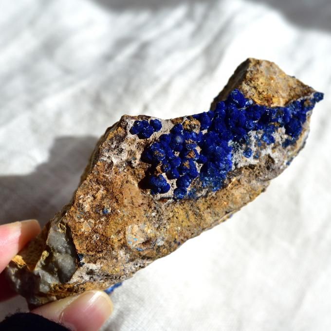 ブルーベリー・アズライト（藍銅鉱） 母岩付き アメリカ・モレンシー産