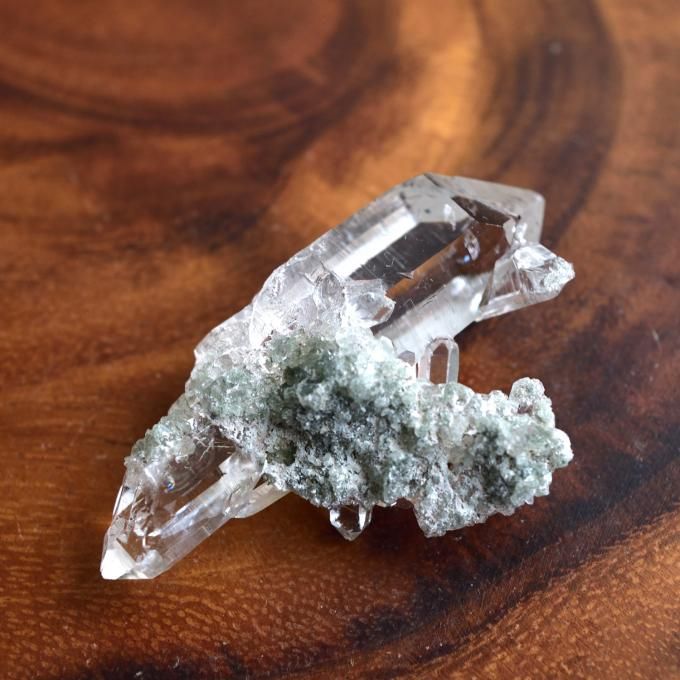 ヒマラヤ水晶 クローライト・イン・クォーツ 両剣水晶 魂の癒し