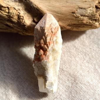 グリーンファントムクォーツ・ポイント フックサイト入り水晶 底面磨き